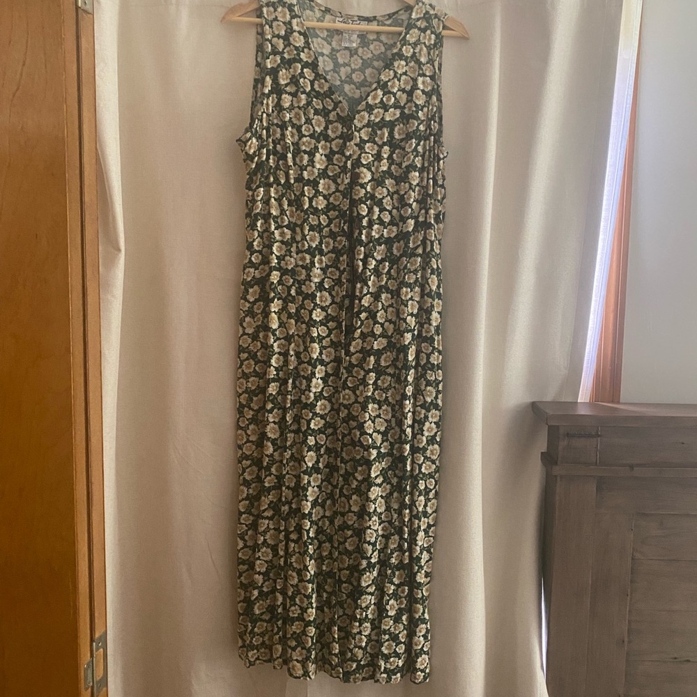 Gray and Black Sleeveless V-Neck Maxi Sundress